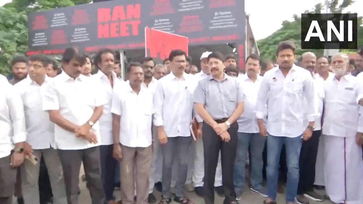 anti-neet-protest-in-tamil-nadu-dmk-stages-state-wide-hunger-strike